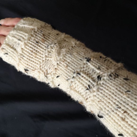 Creme/Brown Aran Tweed HandKnit Adult Seamless Fingerless Gloves Mittens… - Picture 6 of 6